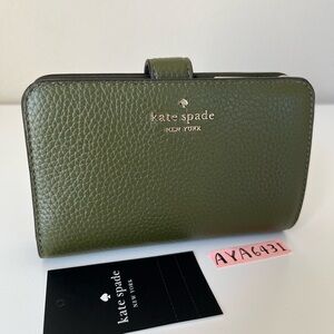 Coach Lena medium compact bifold wallet🎈🎈